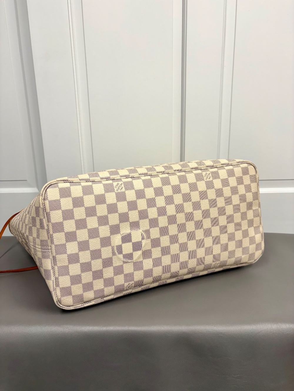 Louis Vuitton Neverfull GM Damier Azur with Pouch - Picture 6 of 15